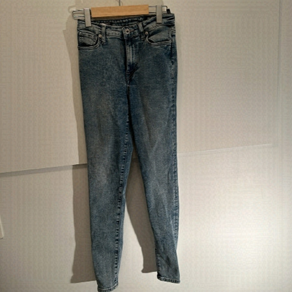 Buffalo high rise jeans. Skinny jeans , very flattering light blue jeans - Picture 1 of 10